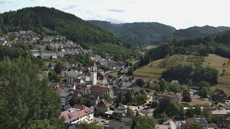 Dieses Bild zeigt eine Webcam-Aufnahme von Ottenhöfen, aufgenommen am Sonntag, den 26.07.2026 um 15:20 Uhr