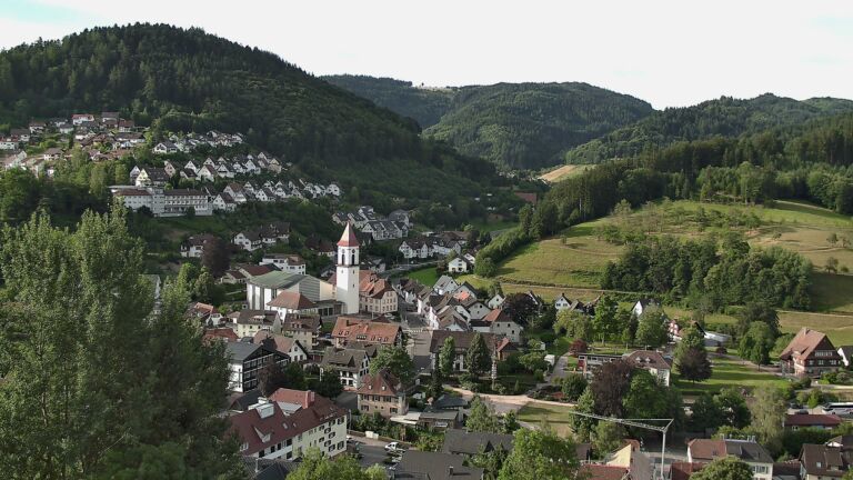 Dieses Bild zeigt eine Webcam-Aufnahme von Ottenhöfen, aufgenommen am Dienstag, den 07.07.2026 um 07:50 Uhr