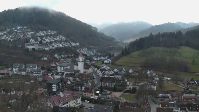 Dieses Bild zeigt eine Webcam-Aufnahme von Ottenhöfen, aufgenommen am Dienstag, den 23.12.2025 um 08:30 Uhr