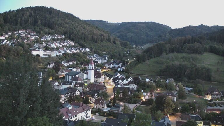 Dieses Bild zeigt eine Webcam-Aufnahme von Ottenhöfen, aufgenommen am Freitag, den 02.10.2026 um 19:30 Uhr