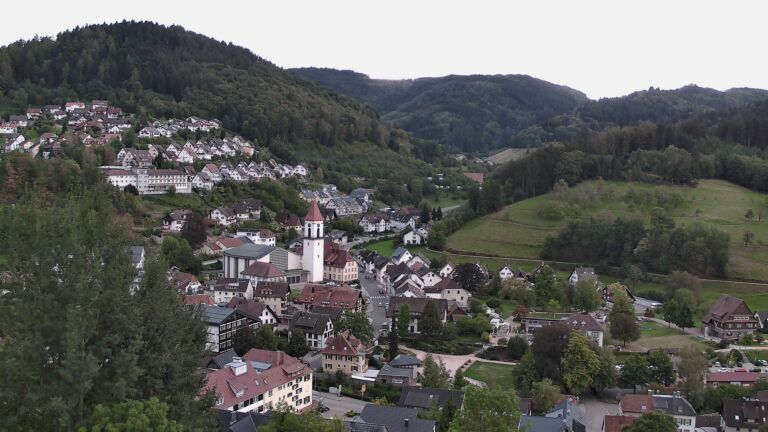 Dieses Bild zeigt eine Webcam-Aufnahme von Ottenhöfen, aufgenommen am Freitag, den 18.09.2026 um 09:10 Uhr