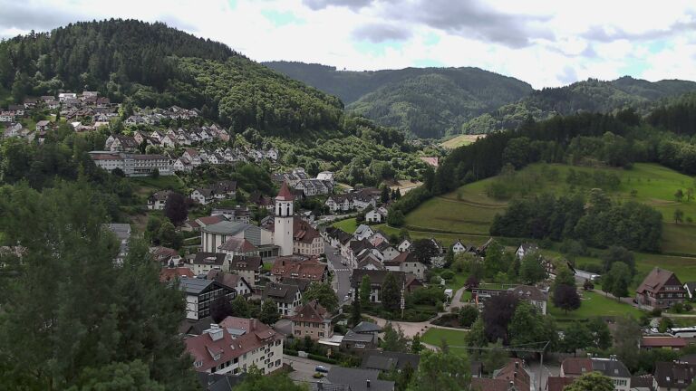 Dieses Bild zeigt eine Webcam-Aufnahme von Ottenhöfen, aufgenommen am Samstag, den 13.06.2026 um 10:50 Uhr