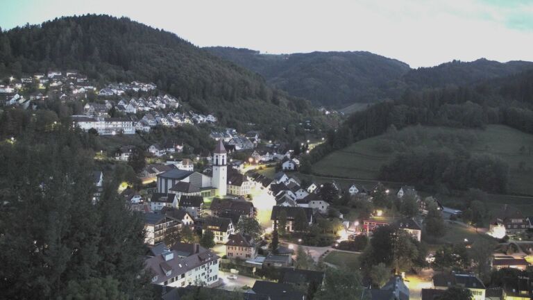 Dieses Bild zeigt eine Webcam-Aufnahme von Ottenhöfen, aufgenommen am Samstag, den 10.10.2026 um 19:20 Uhr