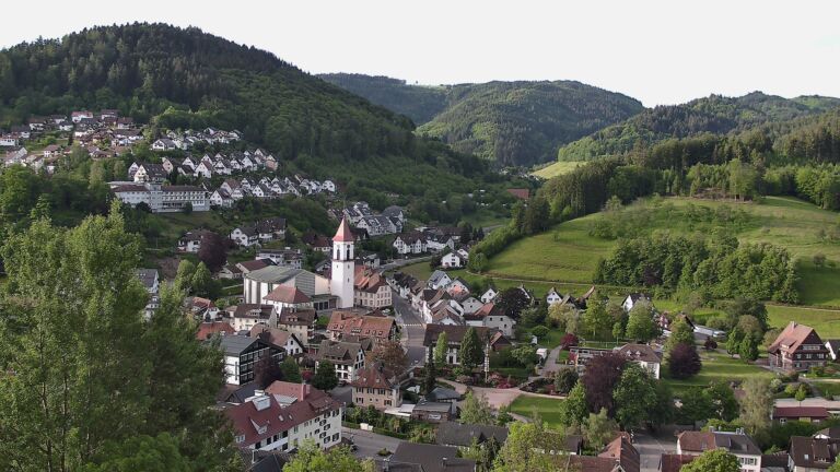 Dieses Bild zeigt eine Webcam-Aufnahme von Ottenhöfen, aufgenommen am Sonntag, den 17.05.2026 um 07:20 Uhr