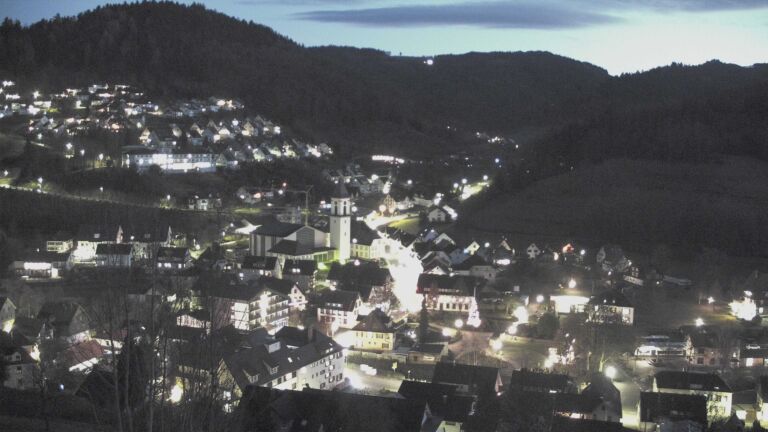 Dieses Bild zeigt eine Webcam-Aufnahme von Ottenhöfen, aufgenommen am Mittwoch, den 17.12.2025 um 17:20 Uhr