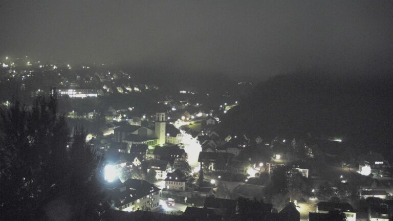 Dieses Bild zeigt eine Webcam-Aufnahme von Ottenhöfen, aufgenommen am Sonntag, den 18.10.2026 um 19:20 Uhr