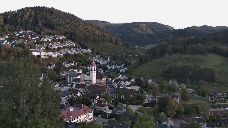 Dieses Bild zeigt eine Webcam-Aufnahme von Ottenhöfen, aufgenommen am Freitag, den 02.10.2026 um 18:20 Uhr