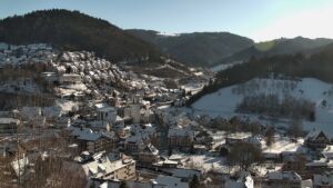 Dieses Bild zeigt eine Webcam-Aufnahme von Ottenhöfen, aufgenommen am Mittwoch, den 07.01.2026 um 14:00 Uhr