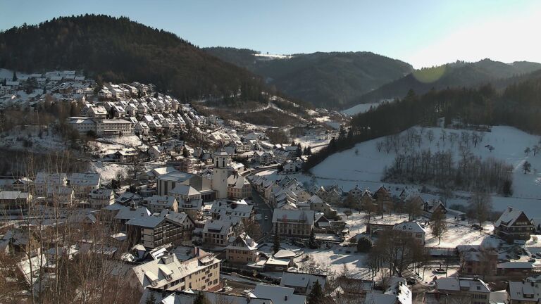 Dieses Bild zeigt eine Webcam-Aufnahme von Ottenhöfen, aufgenommen am Mittwoch, den 07.01.2026 um 14:00 Uhr