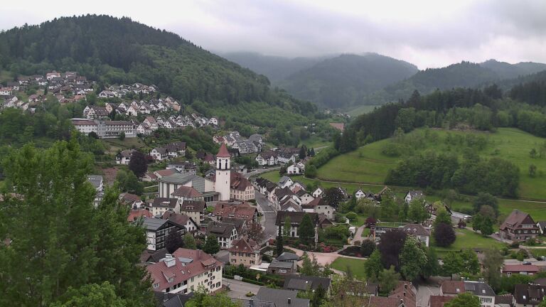 Dieses Bild zeigt eine Webcam-Aufnahme von Ottenhöfen, aufgenommen am Donnerstag, den 07.05.2026 um 13:50 Uhr