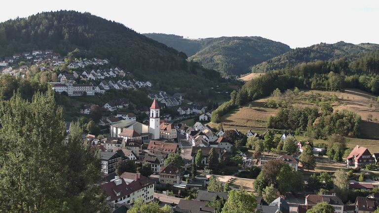 Dieses Bild zeigt eine Webcam-Aufnahme von Ottenhöfen, aufgenommen am Montag, den 24.08.2026 um 08:30 Uhr
