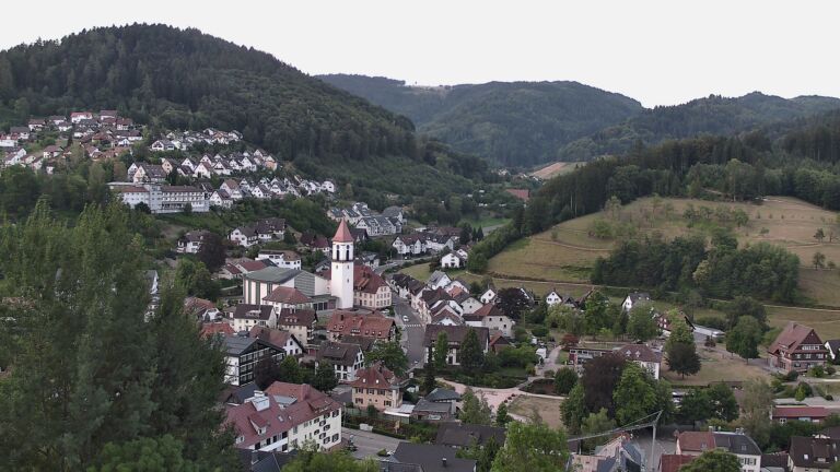Dieses Bild zeigt eine Webcam-Aufnahme von Ottenhöfen, aufgenommen am Dienstag, den 04.08.2026 um 06:40 Uhr