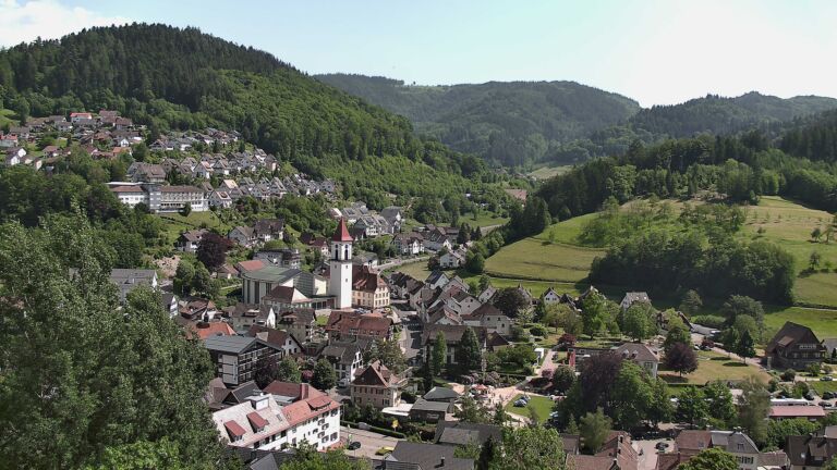 Dieses Bild zeigt eine Webcam-Aufnahme von Ottenhöfen, aufgenommen am Montag, den 25.05.2026 um 15:30 Uhr