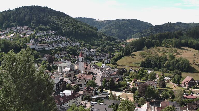 Dieses Bild zeigt eine Webcam-Aufnahme von Ottenhöfen, aufgenommen am Montag, den 13.07.2026 um 10:30 Uhr