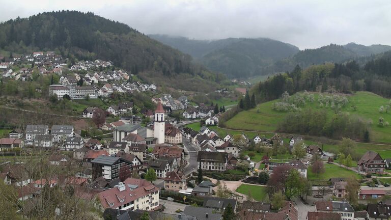 Dieses Bild zeigt eine Webcam-Aufnahme von Ottenhöfen, aufgenommen am Dienstag, den 14.04.2026 um 14:30 Uhr