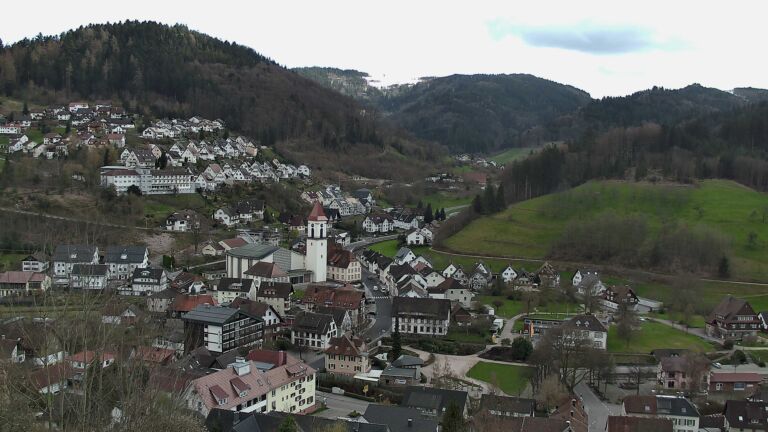 Dieses Bild zeigt eine Webcam-Aufnahme von Ottenhöfen, aufgenommen am Mittwoch, den 01.04.2026 um 16:10 Uhr