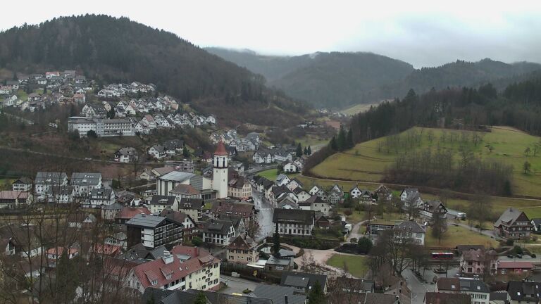 Dieses Bild zeigt eine Webcam-Aufnahme von Ottenhöfen, aufgenommen am Freitag, den 06.02.2026 um 13:50 Uhr