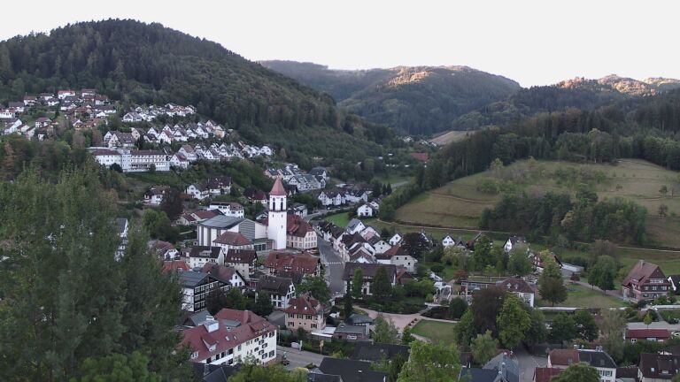 Dieses Bild zeigt eine Webcam-Aufnahme von Ottenhöfen, aufgenommen am Sonntag, den 06.09.2026 um 07:30 Uhr