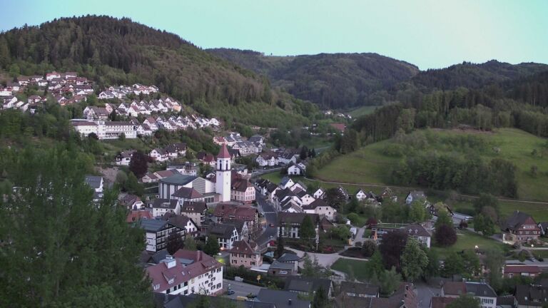 Dieses Bild zeigt eine Webcam-Aufnahme von Ottenhöfen, aufgenommen am Freitag, den 01.05.2026 um 21:00 Uhr