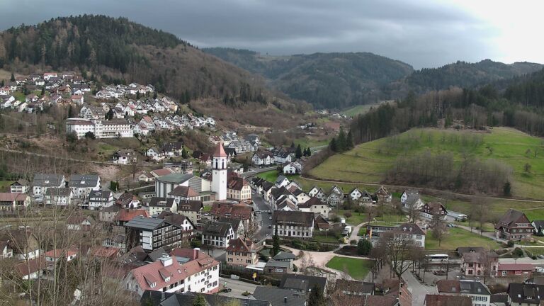 Dieses Bild zeigt eine Webcam-Aufnahme von Ottenhöfen, aufgenommen am Dienstag, den 10.03.2026 um 17:20 Uhr