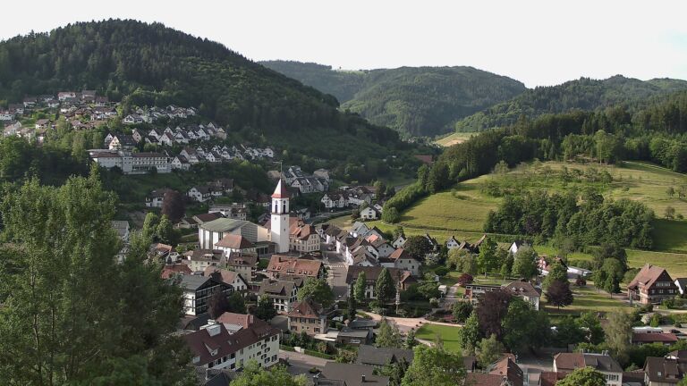 Dieses Bild zeigt eine Webcam-Aufnahme von Ottenhöfen, aufgenommen am Sonntag, den 31.05.2026 um 08:00 Uhr