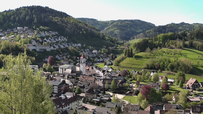 Dieses Bild zeigt eine Webcam-Aufnahme von Ottenhöfen, aufgenommen am Samstag, den 25.04.2026 um 09:40 Uhr