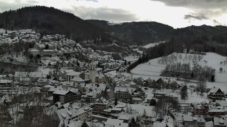 Dieses Bild zeigt eine Webcam-Aufnahme von Ottenhöfen, aufgenommen am Samstag, den 03.01.2026 um 13:00 Uhr