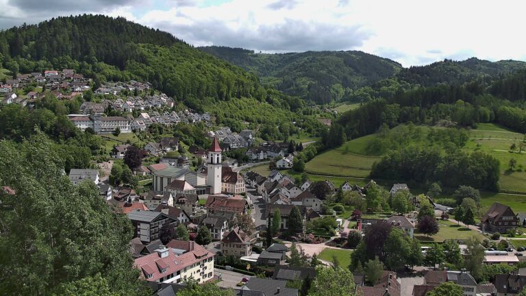 Dieses Bild zeigt eine Webcam-Aufnahme von Ottenhöfen, aufgenommen am Donnerstag, den 21.05.2026 um 15:00 Uhr