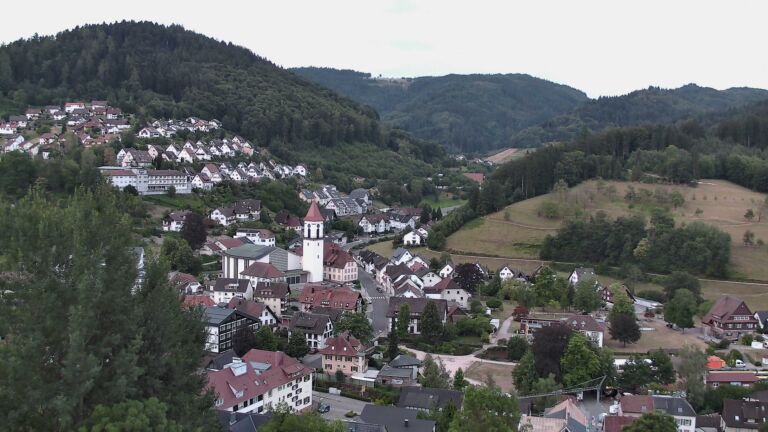 Dieses Bild zeigt eine Webcam-Aufnahme von Ottenhöfen, aufgenommen am Sonntag, den 26.07.2026 um 05:50 Uhr
