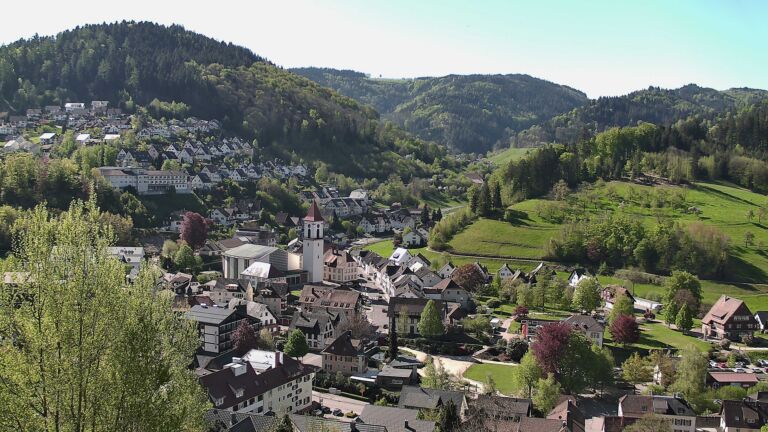 Dieses Bild zeigt eine Webcam-Aufnahme von Ottenhöfen, aufgenommen am Samstag, den 25.04.2026 um 10:20 Uhr