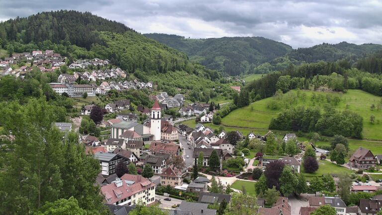 Dieses Bild zeigt eine Webcam-Aufnahme von Ottenhöfen, aufgenommen am Mittwoch, den 13.05.2026 um 14:10 Uhr