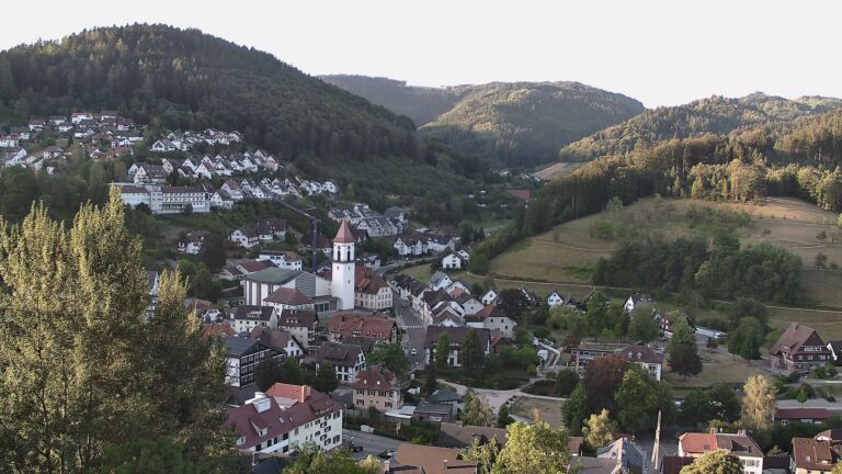 Dieses Bild zeigt eine Webcam-Aufnahme von Ottenhöfen, aufgenommen am Donnerstag, den 06.08.2026 um 07:10 Uhr