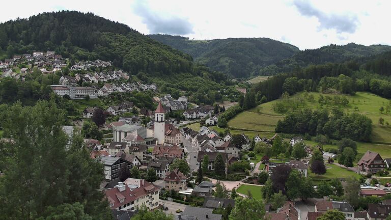 Dieses Bild zeigt eine Webcam-Aufnahme von Ottenhöfen, aufgenommen am Samstag, den 06.06.2026 um 11:00 Uhr
