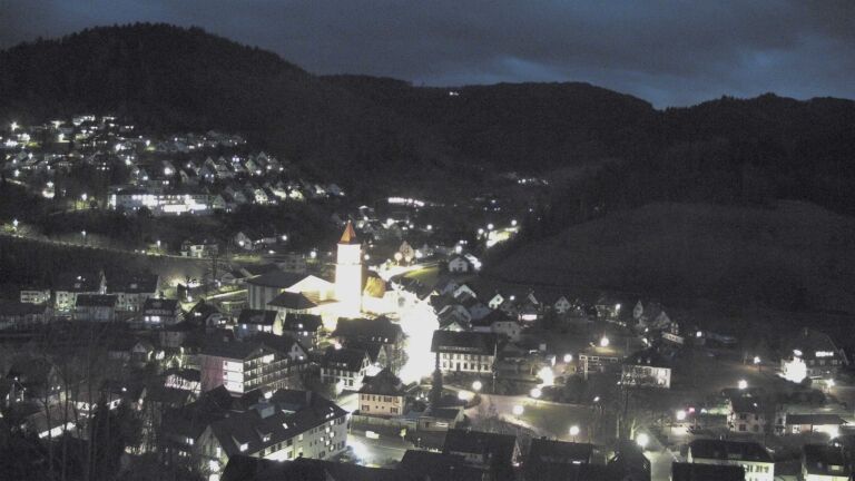 Dieses Bild zeigt eine Webcam-Aufnahme von Ottenhöfen, aufgenommen am Dienstag, den 10.02.2026 um 18:20 Uhr