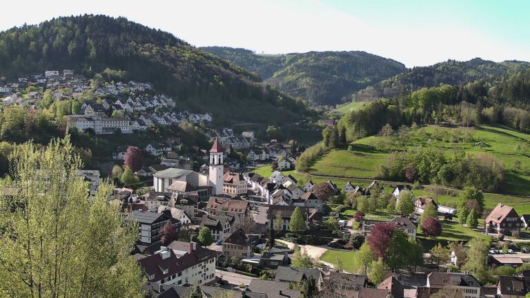 Dieses Bild zeigt eine Webcam-Aufnahme von Ottenhöfen, aufgenommen am Freitag, den 24.04.2026 um 09:20 Uhr