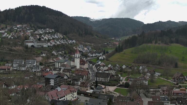 Dieses Bild zeigt eine Webcam-Aufnahme von Ottenhöfen, aufgenommen am Mittwoch, den 01.04.2026 um 12:50 Uhr