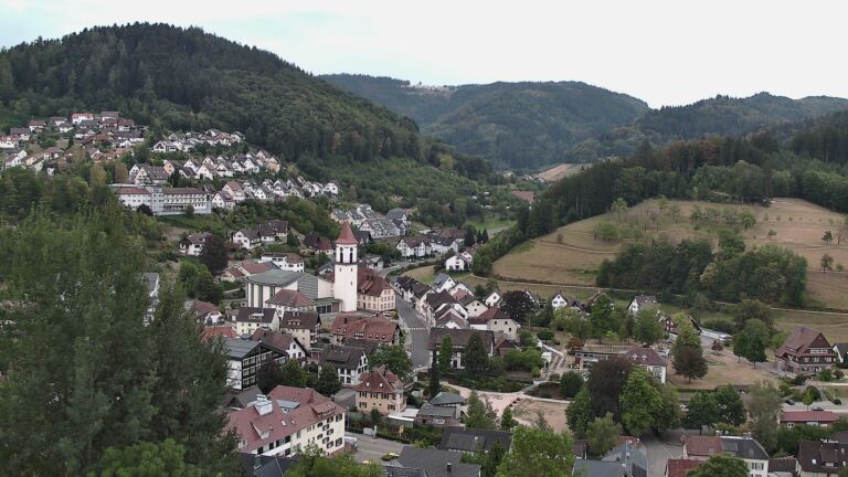 Dieses Bild zeigt eine Webcam-Aufnahme von Ottenhöfen, aufgenommen am Sonntag, den 16.08.2026 um 07:10 Uhr