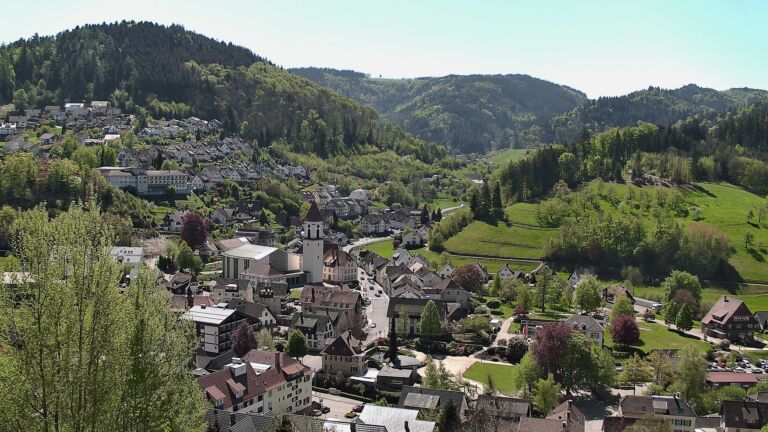 Dieses Bild zeigt eine Webcam-Aufnahme von Ottenhöfen, aufgenommen am Samstag, den 25.04.2026 um 12:10 Uhr