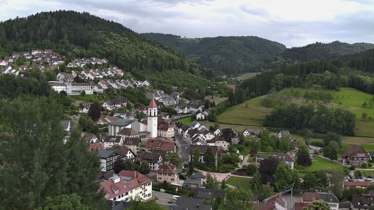 Dieses Bild zeigt eine Webcam-Aufnahme von Ottenhöfen, aufgenommen am Dienstag, den 16.06.2026 um 18:20 Uhr