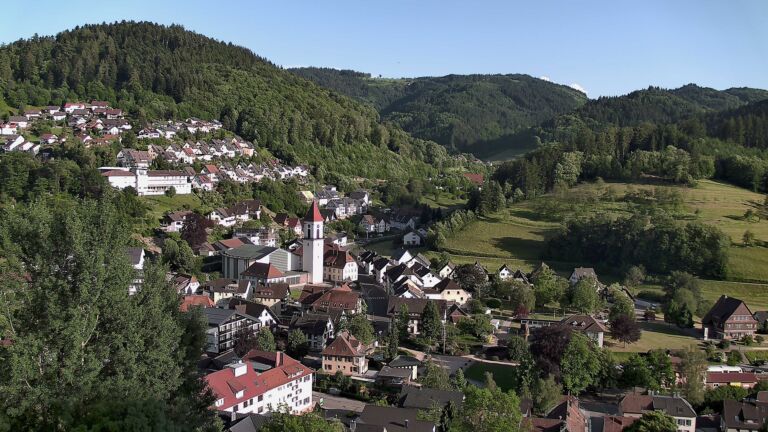 Dieses Bild zeigt eine Webcam-Aufnahme von Ottenhöfen, aufgenommen am Donnerstag, den 28.05.2026 um 19:10 Uhr