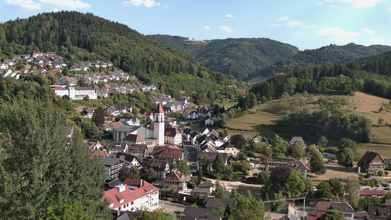 Dieses Bild zeigt eine Webcam-Aufnahme von Ottenhöfen, aufgenommen am Mittwoch, den 29.07.2026 um 18:20 Uhr