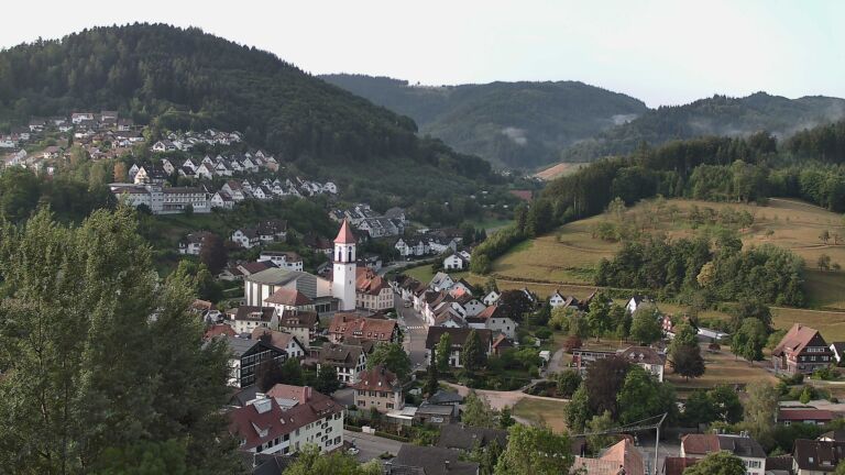 Dieses Bild zeigt eine Webcam-Aufnahme von Ottenhöfen, aufgenommen am Samstag, den 18.07.2026 um 07:40 Uhr