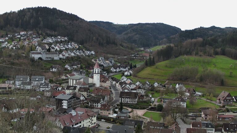 Dieses Bild zeigt eine Webcam-Aufnahme von Ottenhöfen, aufgenommen am Sonntag, den 05.04.2026 um 09:10 Uhr