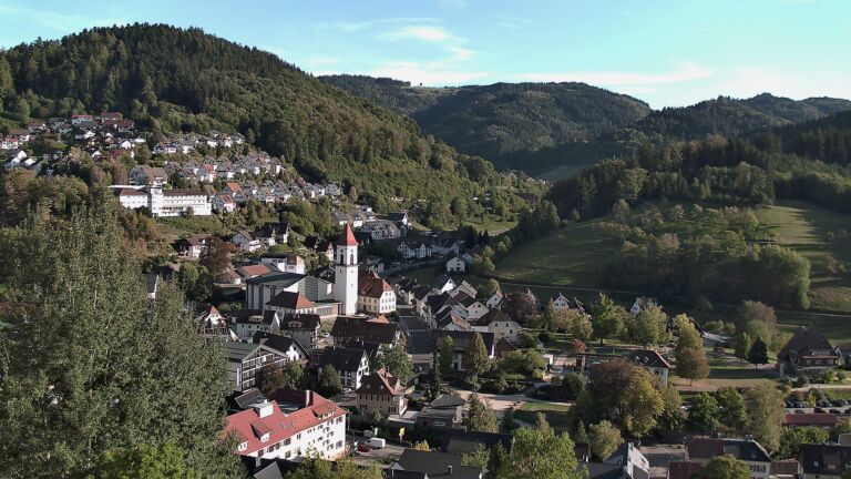Dieses Bild zeigt eine Webcam-Aufnahme von Ottenhöfen, aufgenommen am Samstag, den 26.09.2026 um 17:30 Uhr