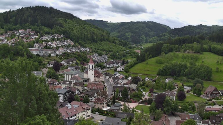 Dieses Bild zeigt eine Webcam-Aufnahme von Ottenhöfen, aufgenommen am Mittwoch, den 13.05.2026 um 15:20 Uhr