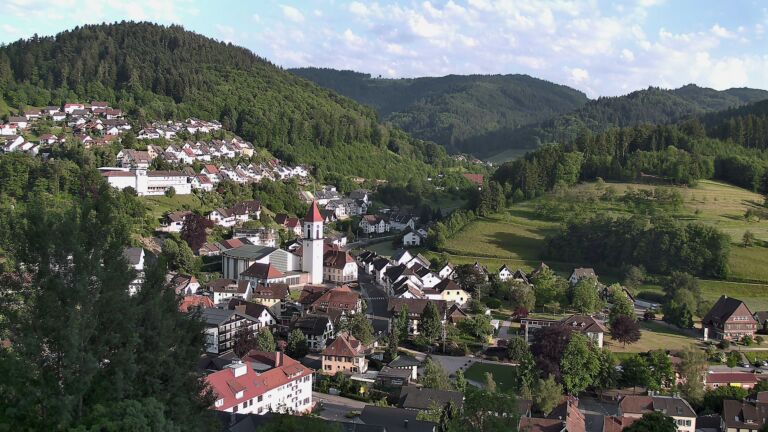 Dieses Bild zeigt eine Webcam-Aufnahme von Ottenhöfen, aufgenommen am Dienstag, den 26.05.2026 um 19:30 Uhr