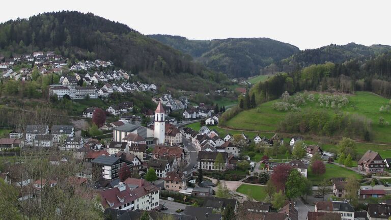 Dieses Bild zeigt eine Webcam-Aufnahme von Ottenhöfen, aufgenommen am Samstag, den 18.04.2026 um 07:00 Uhr