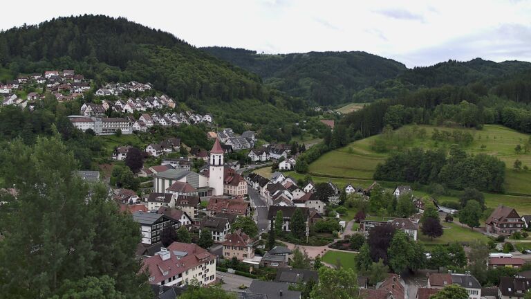 Dieses Bild zeigt eine Webcam-Aufnahme von Ottenhöfen, aufgenommen am Dienstag, den 02.06.2026 um 19:20 Uhr