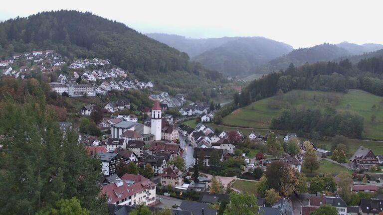 Dieses Bild zeigt eine Webcam-Aufnahme von Ottenhöfen, aufgenommen am Samstag, den 24.10.2026 um 17:50 Uhr