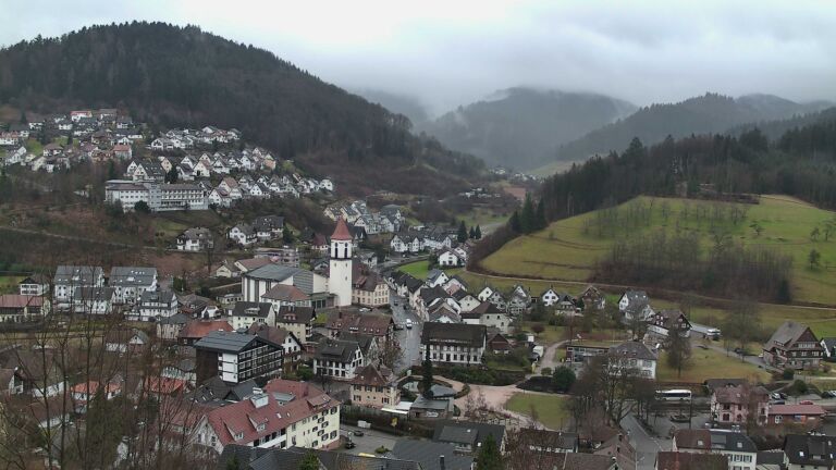 Dieses Bild zeigt eine Webcam-Aufnahme von Ottenhöfen, aufgenommen am Montag, den 26.01.2026 um 12:30 Uhr